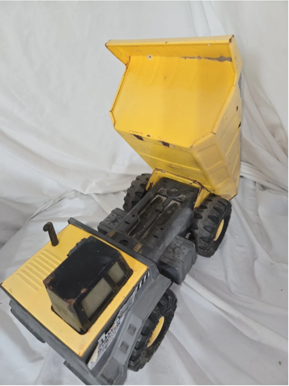Vintage Tonka Dump Truck XMB 975 Yellow 1999 Metal And Plastic